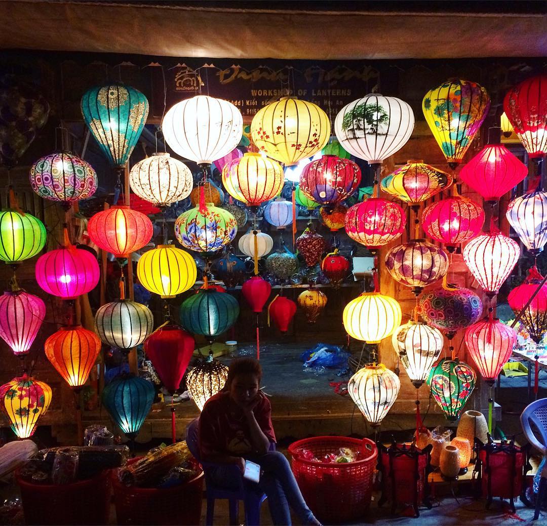 Backpacking Vietnam - Colourful lanterns