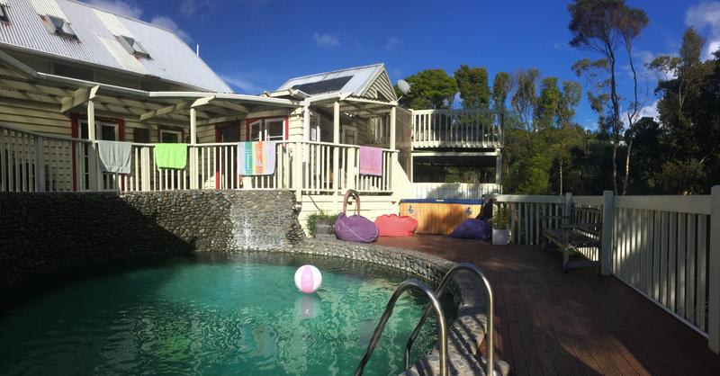 best hostels in auckland - Hekerua Lodge Backpackers