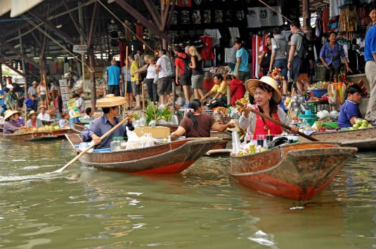 Southeast Asian Markets: Night Market Vientnam