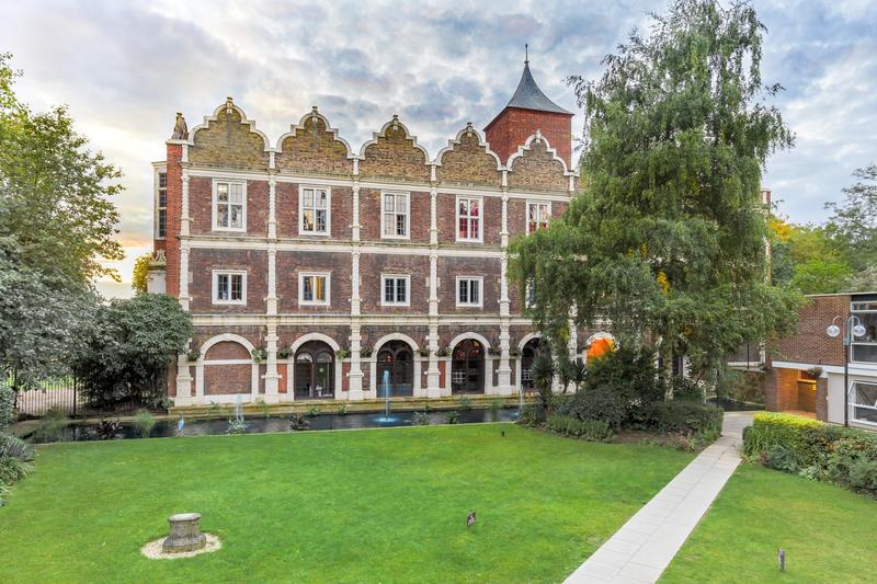 Best hostels in London - Safestay London - Kensington Holland Park
