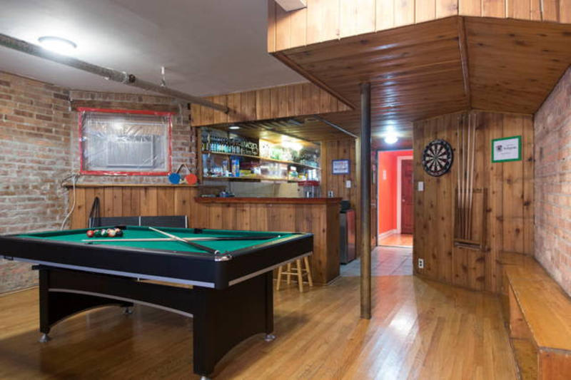 Best Hostels In Chicago - Wrigley Hostel