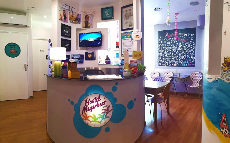 best hostels in nice, Hostel Meyerbeer Beach reception