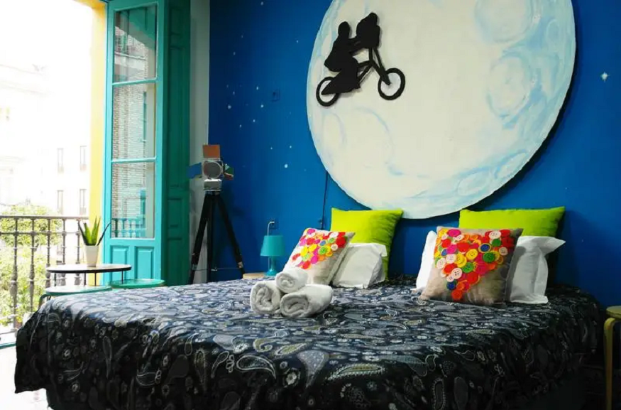 best hostels in seville, private ET themed room at Sevilla Kitsch Hostel Art